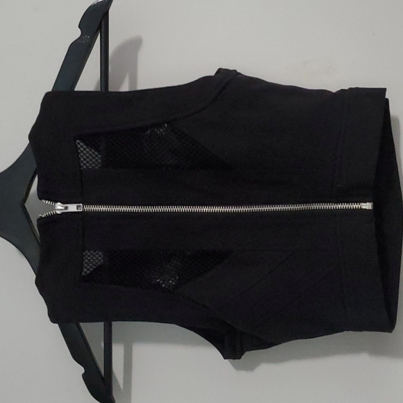 Crop top by Guess - Picture 2 of 2